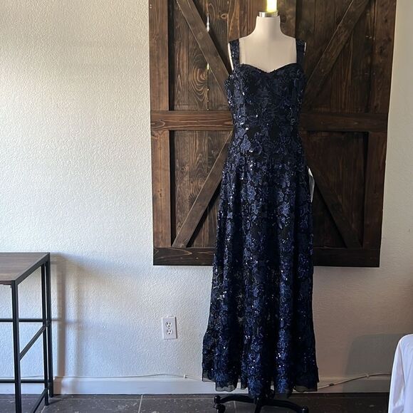 DRESS THE POPULATION Anable Sequin Embroidery Gown - Picture 4 of 14